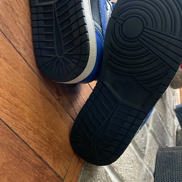 Jordan Mids in pre-owned condition. 
Royal blue and black.
Mens 7.5 - Picture 8 of 8